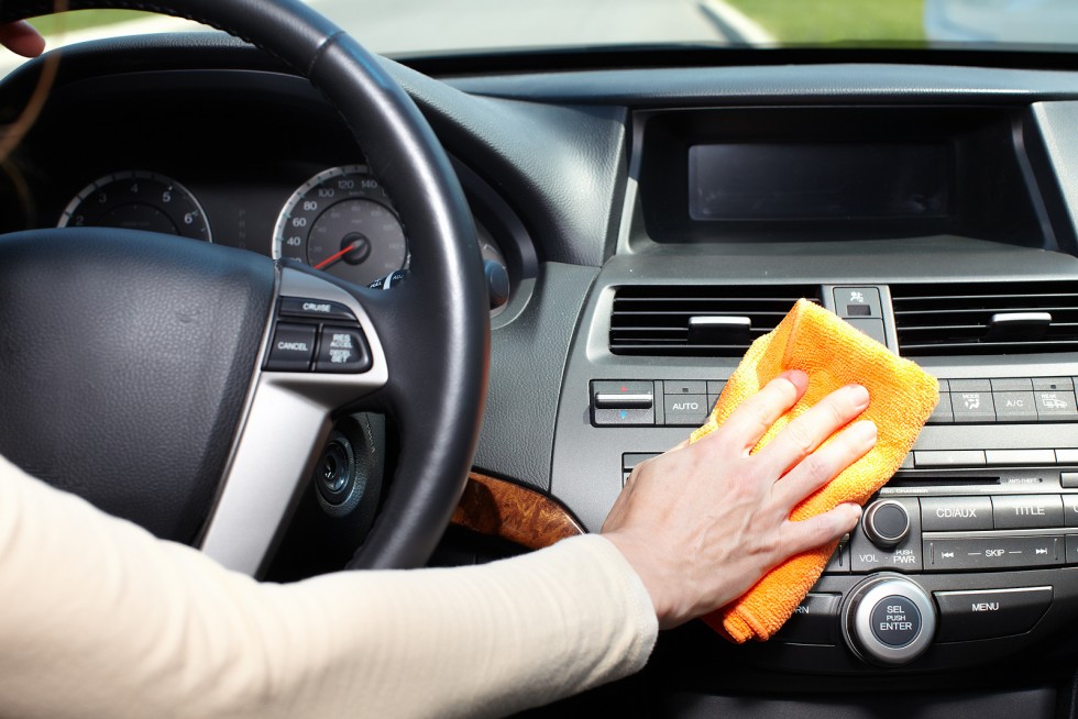 claning car dashboard with a microfiber cloth