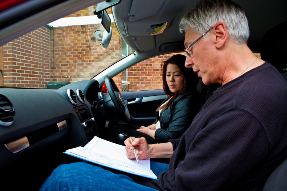 How to choose the right driving school | HireRush
