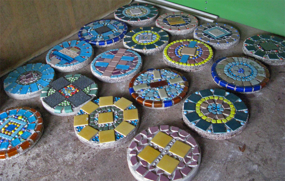 mosaic designs of garden stepping stones