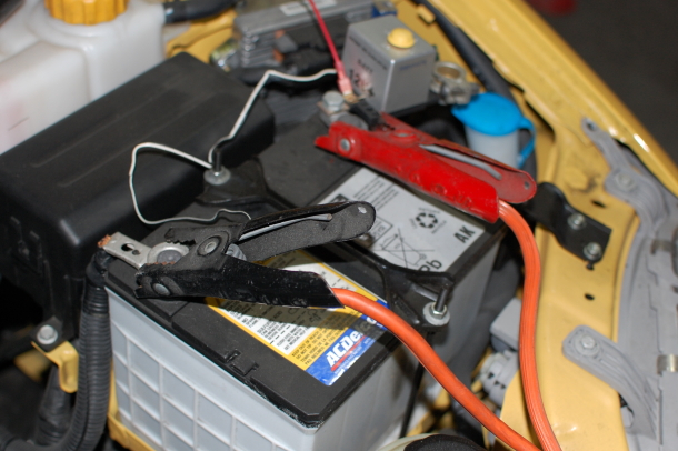 connecting jump start battery cables