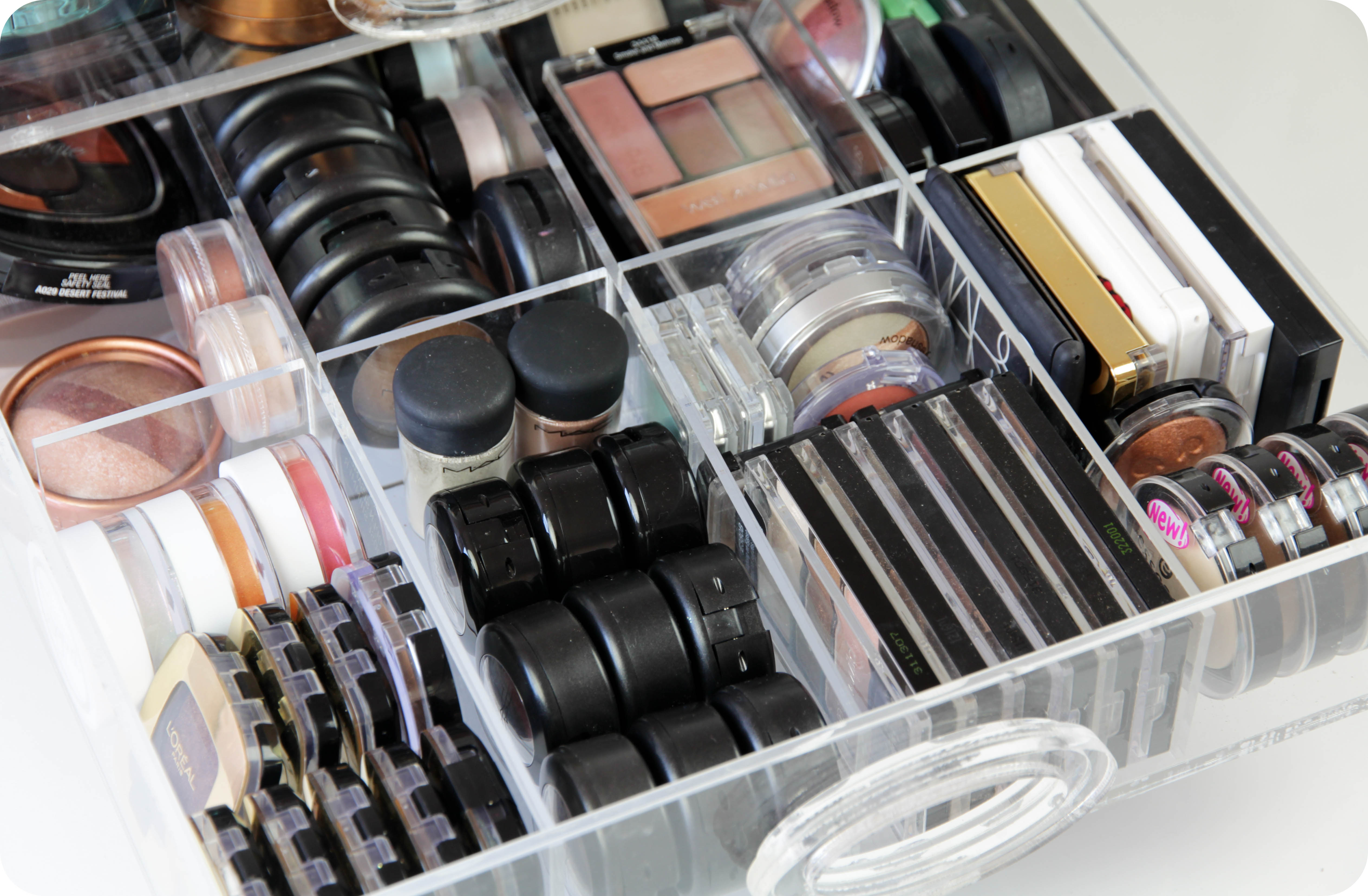 makeup storage with dividers
