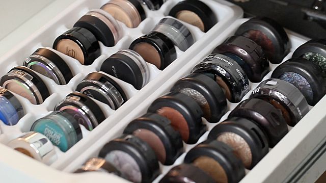 ice cube containers as makeup storage