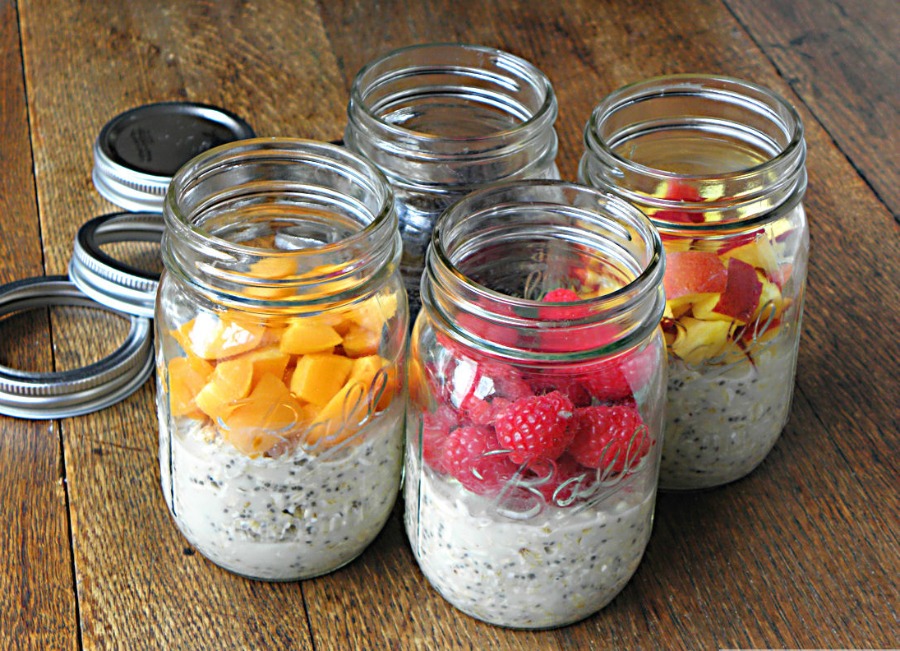 overnight oatmeal in mason jars for breakfast