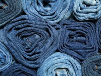 Easy way to make DIY distressed jeans