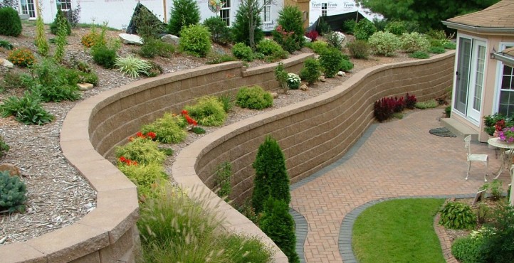 How to build a retaining wall | HireRush Blog