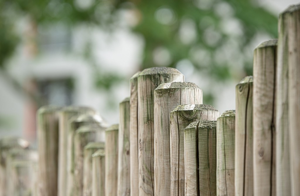 fence-470221_1920