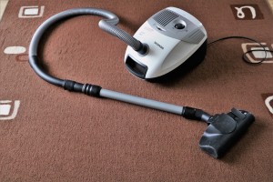 mattress cleaning: using a vacuum cleaner