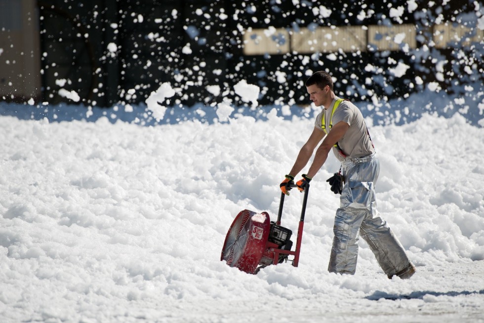 snow-thrower-951149